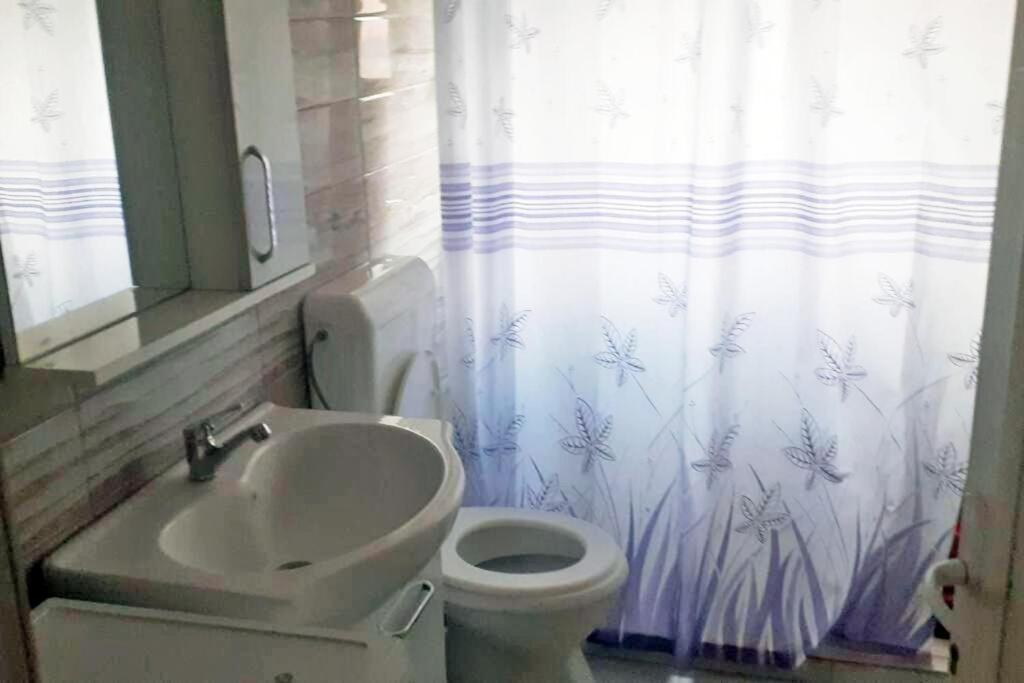Lovely 1 Bedroom Within Walking Distance, Views Peć Exterior foto