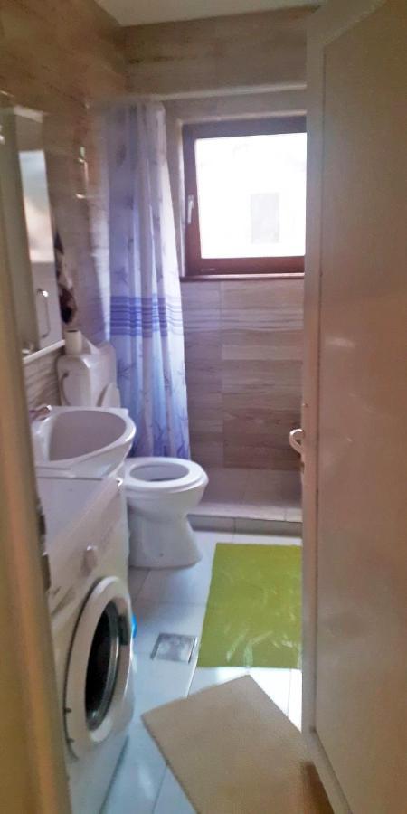 Lovely 1 Bedroom Within Walking Distance, Views Peć Exterior foto