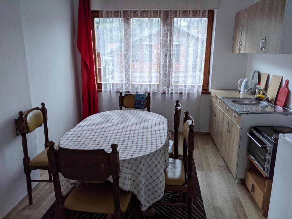 Lovely 1 Bedroom Within Walking Distance, Views Peć Exterior foto